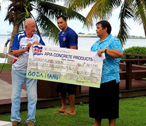 Tupua Fred Wetzell of Apia Concrete Products presenting the $60,000 donation for Manu Samoa to the Samoa Rugby Union’s interim Chief Executive officer Faleomavaega Vincent Fepulea’i